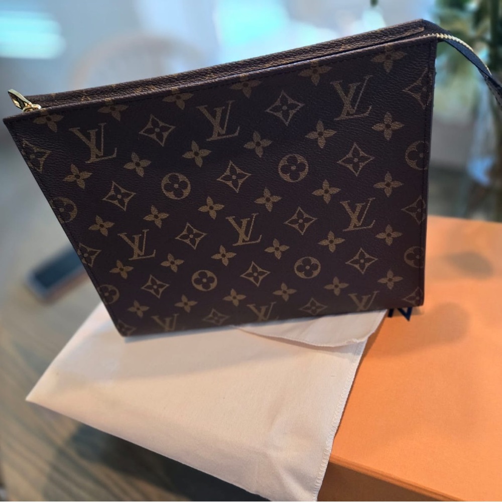louis vuitton POCHE TOILETTE NM